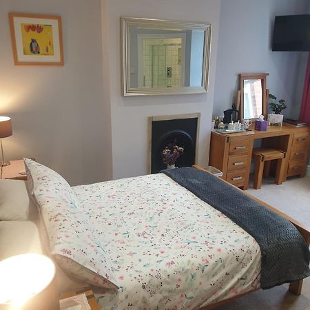 Lyndene Bed & Breakfast Пенистоун Екстериор снимка