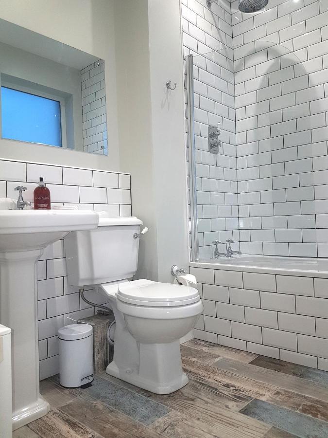 Lyndene Bed & Breakfast Пенистоун Екстериор снимка