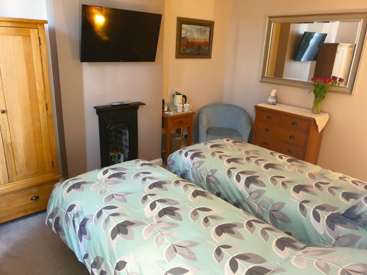 Lyndene Bed & Breakfast Пенистоун Екстериор снимка